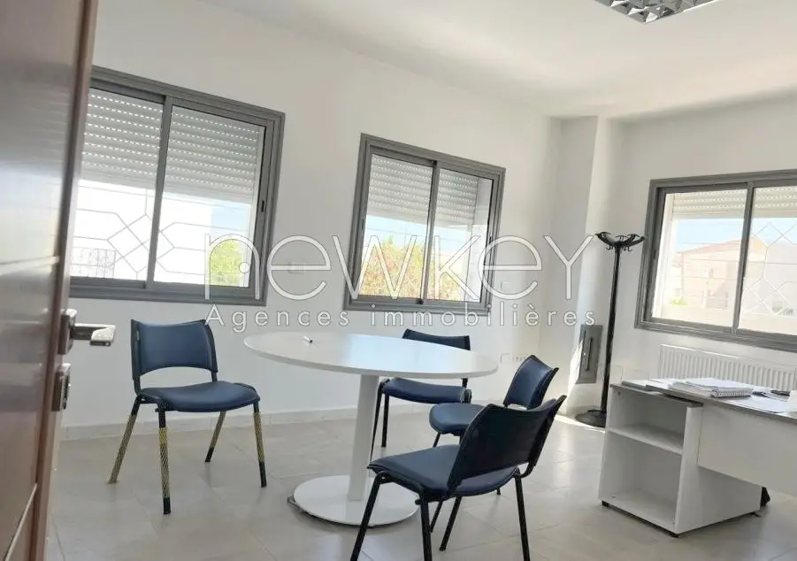 villa à usage de bureaux à louer au Lac 2