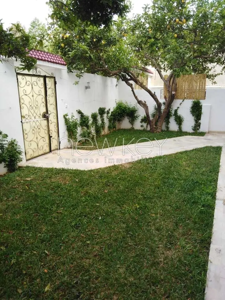 Rez De Chaussez de villa s+3 à la marsa