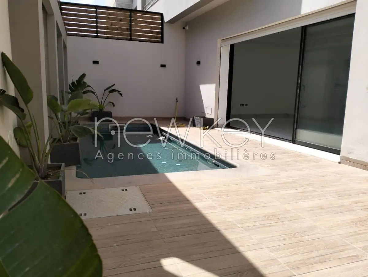 Villa S+5 avec piscine à louer aux jardins de Carthage.