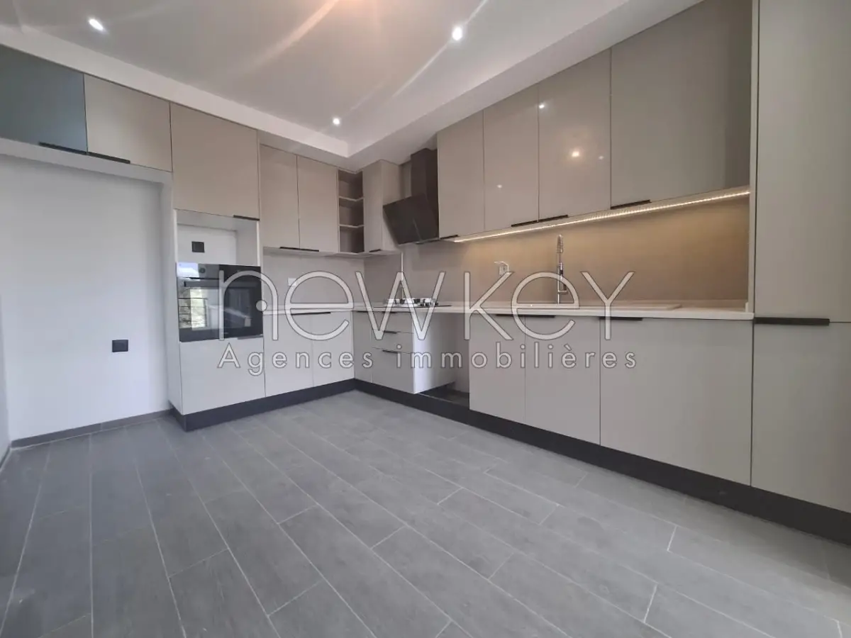 Un Bel Appartement S+2 Neuf à louer à La Soukra