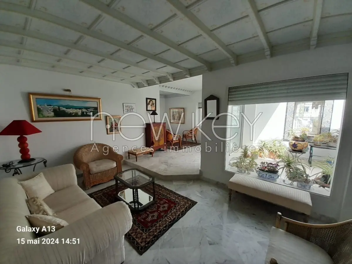 Etage de villa S+4 meuble à la Marsa