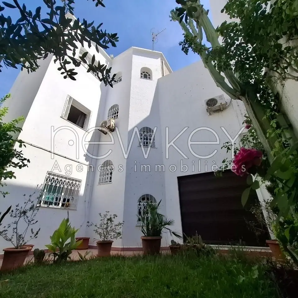 Une Magnifique villa S+5 à vendre à L'Aouina
