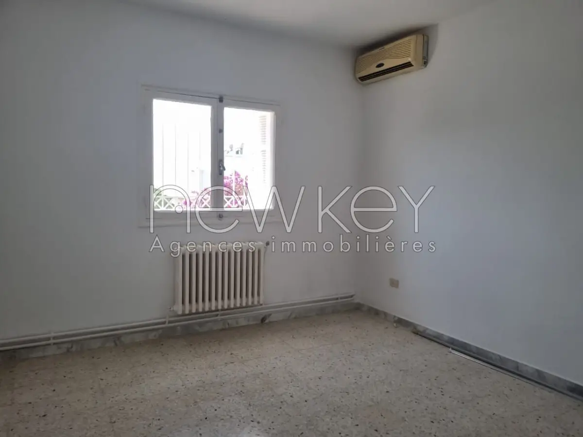 Villa s+4 avec piscine à la Marsa