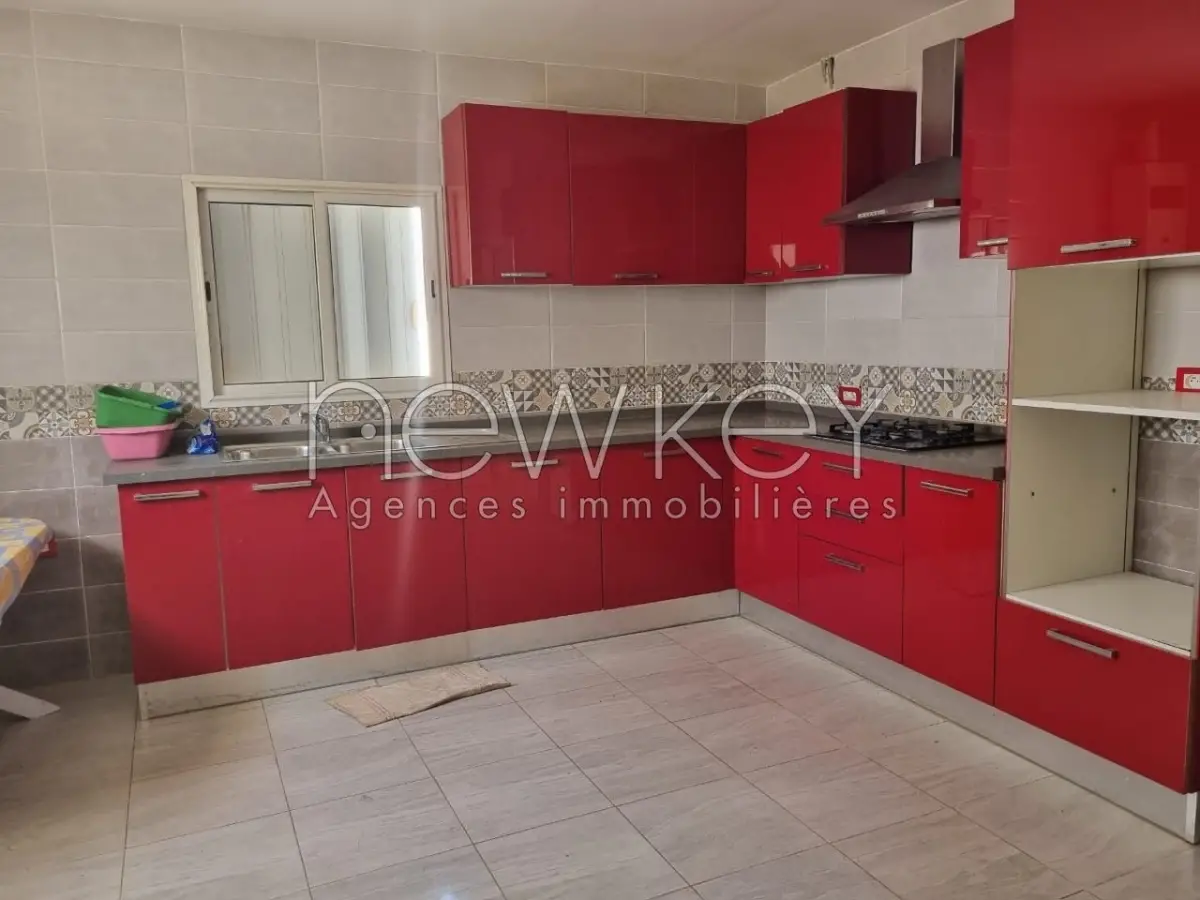 Etage de villa s+4 à la Marsa