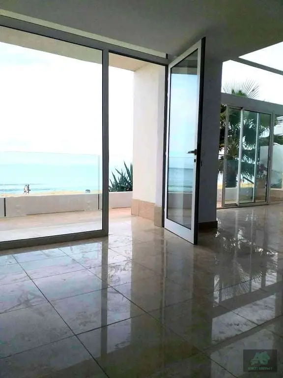 Duplex s+3 pied dans l'eau