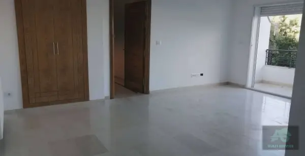 Bureau à la Soukra
