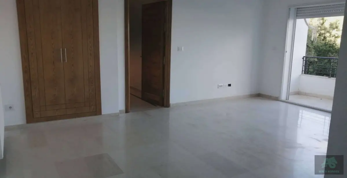 Bureau à la Soukra