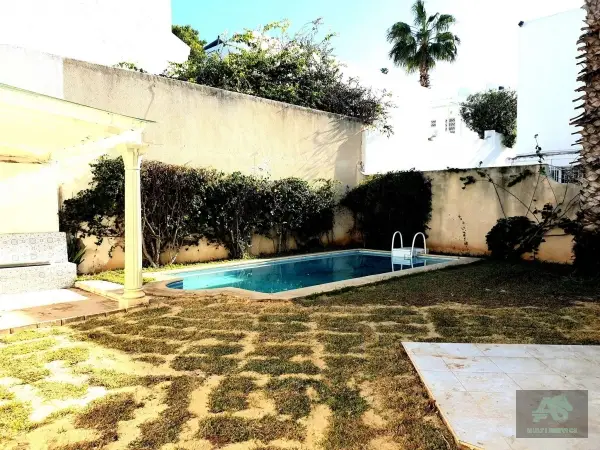 Villa à côté du lycée Cailloux