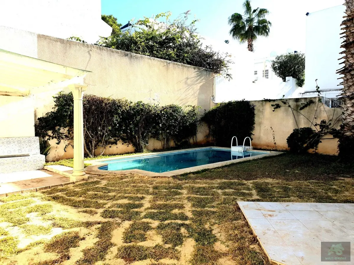Villa à côté du lycée Cailloux