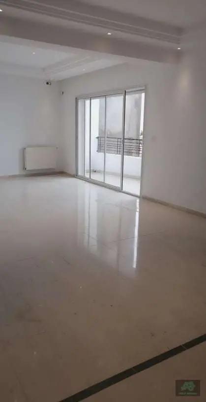 Bureau à la Soukra