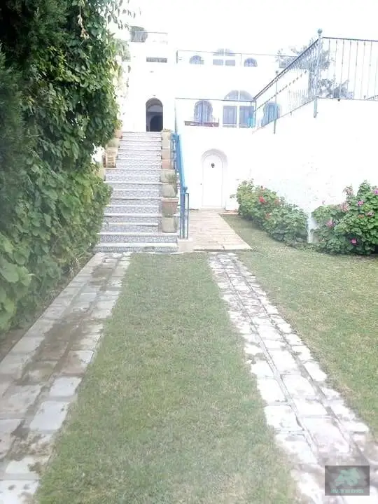 Villa avec piscine à la Corniche