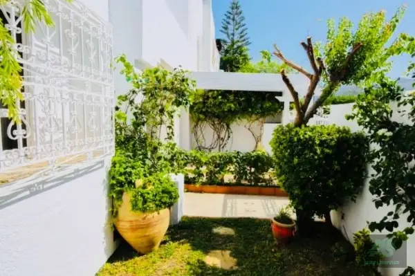 Villa S+3 meublée à la Marsa