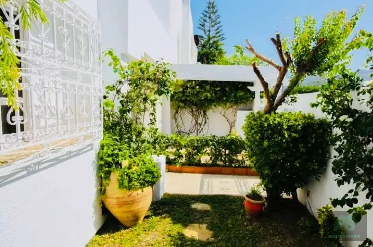 Villa S+3 meublée à la Marsa