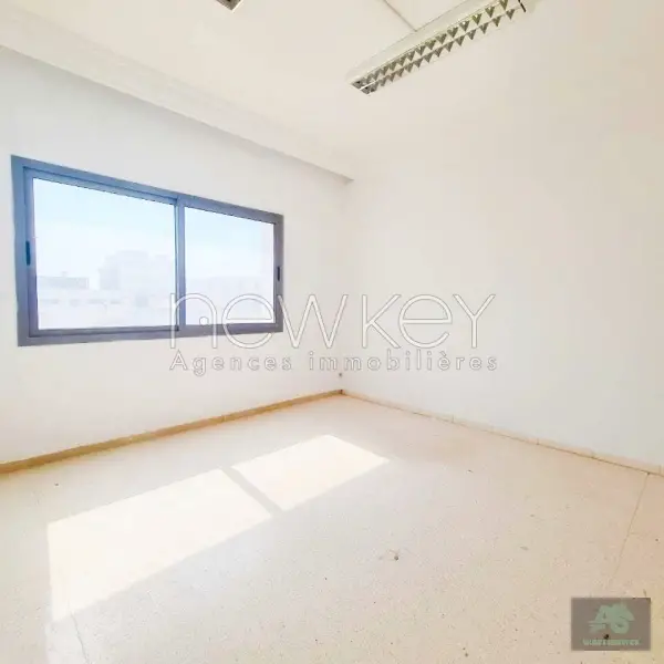 Bureau A4 à louer à La Soukra