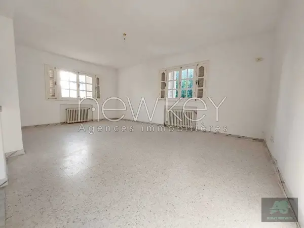 Etage de villa S+5 La Marsa