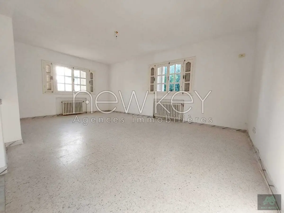 Etage de villa S+5 La Marsa