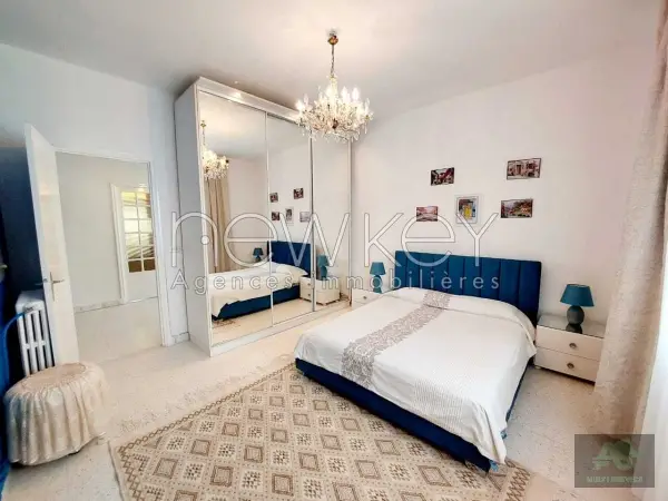 Etage de villa s+3 Meublé à La Marsa
