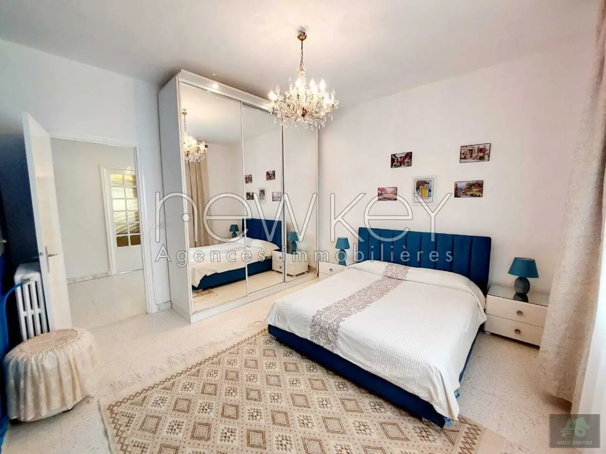 Etage de villa s+3 Meublé à La Marsa