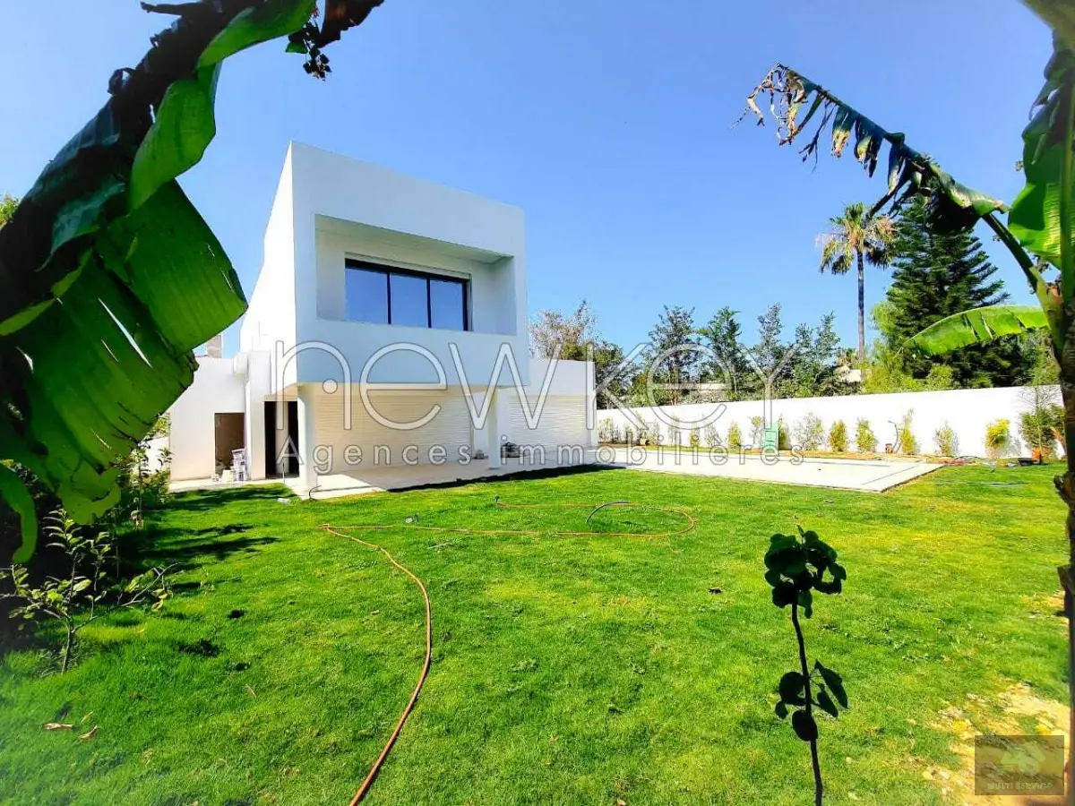 Somptueuse Villa avec piscine à louer à La Soukra