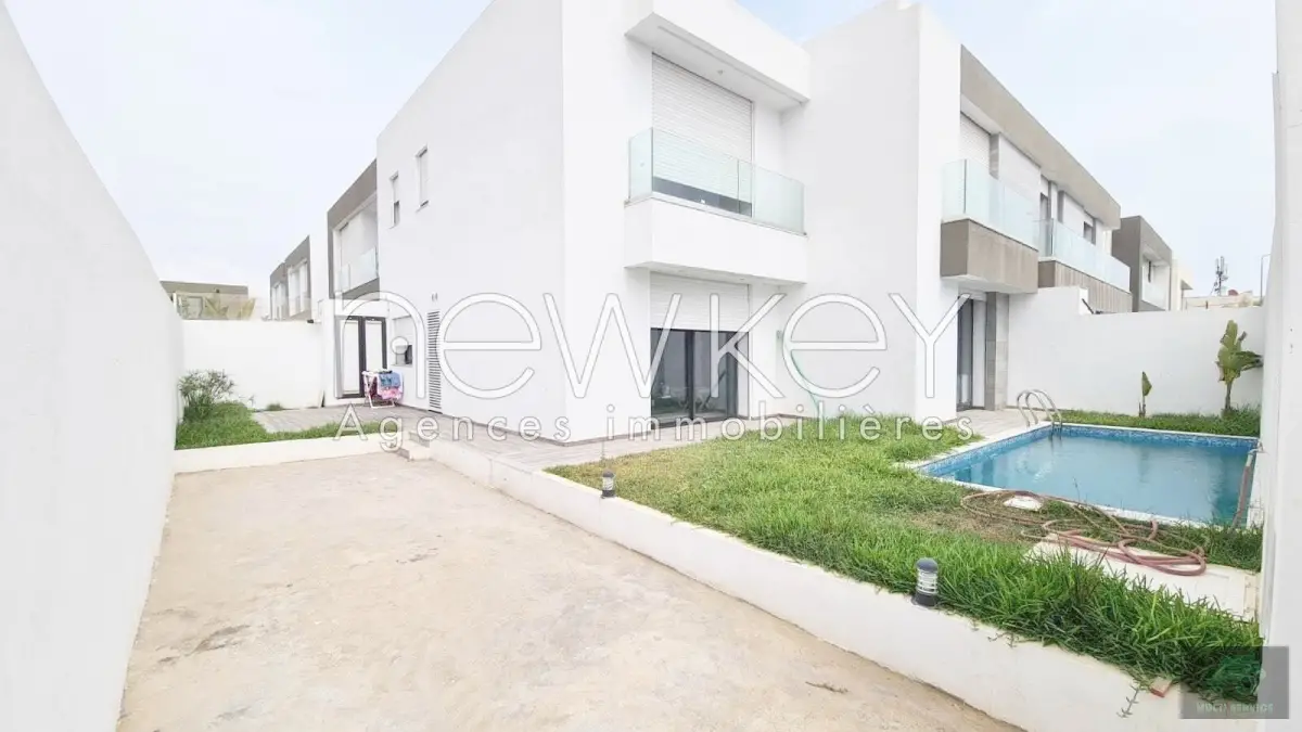 Superbe Villa avec Piscine et Jardin à La Soukra