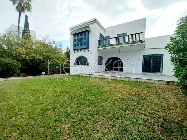 Magnifique villa S+5 à la Marsa