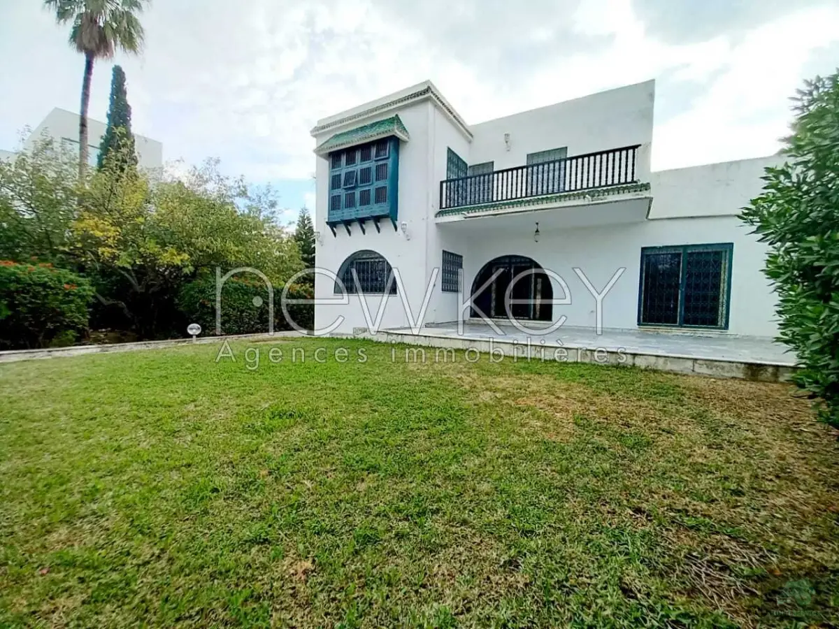 Magnifique villa S+5 à la Marsa
