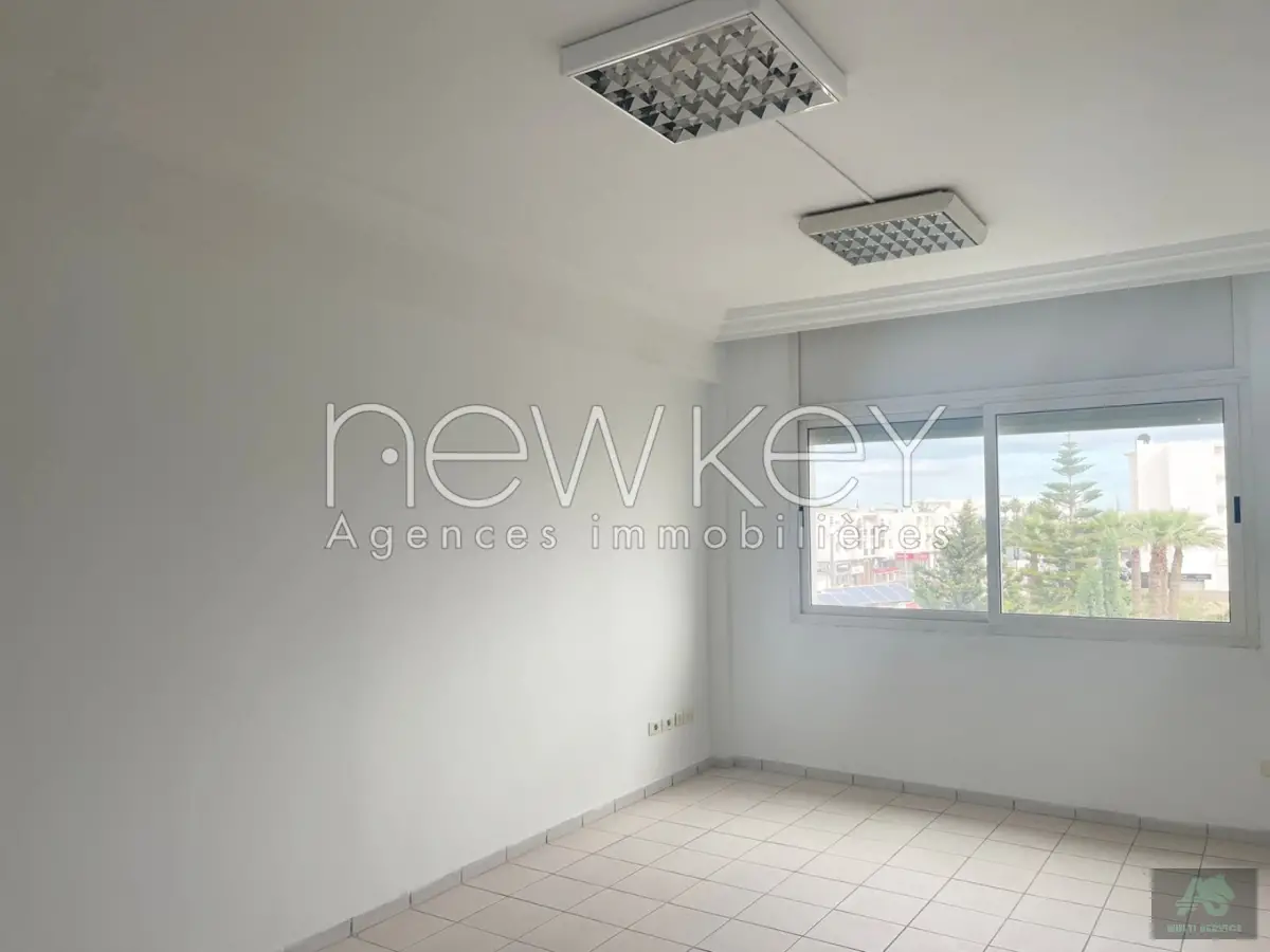 Bureau A3 à Louer à La Soukra