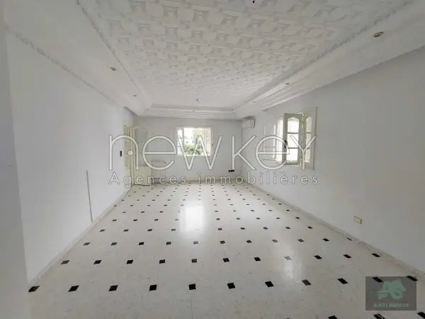 Etage de villa s+3 La Marsa