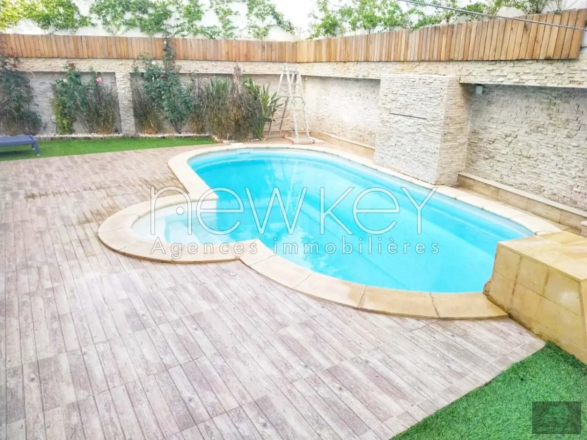 Un Coquet Duplex à louer à La Soukra