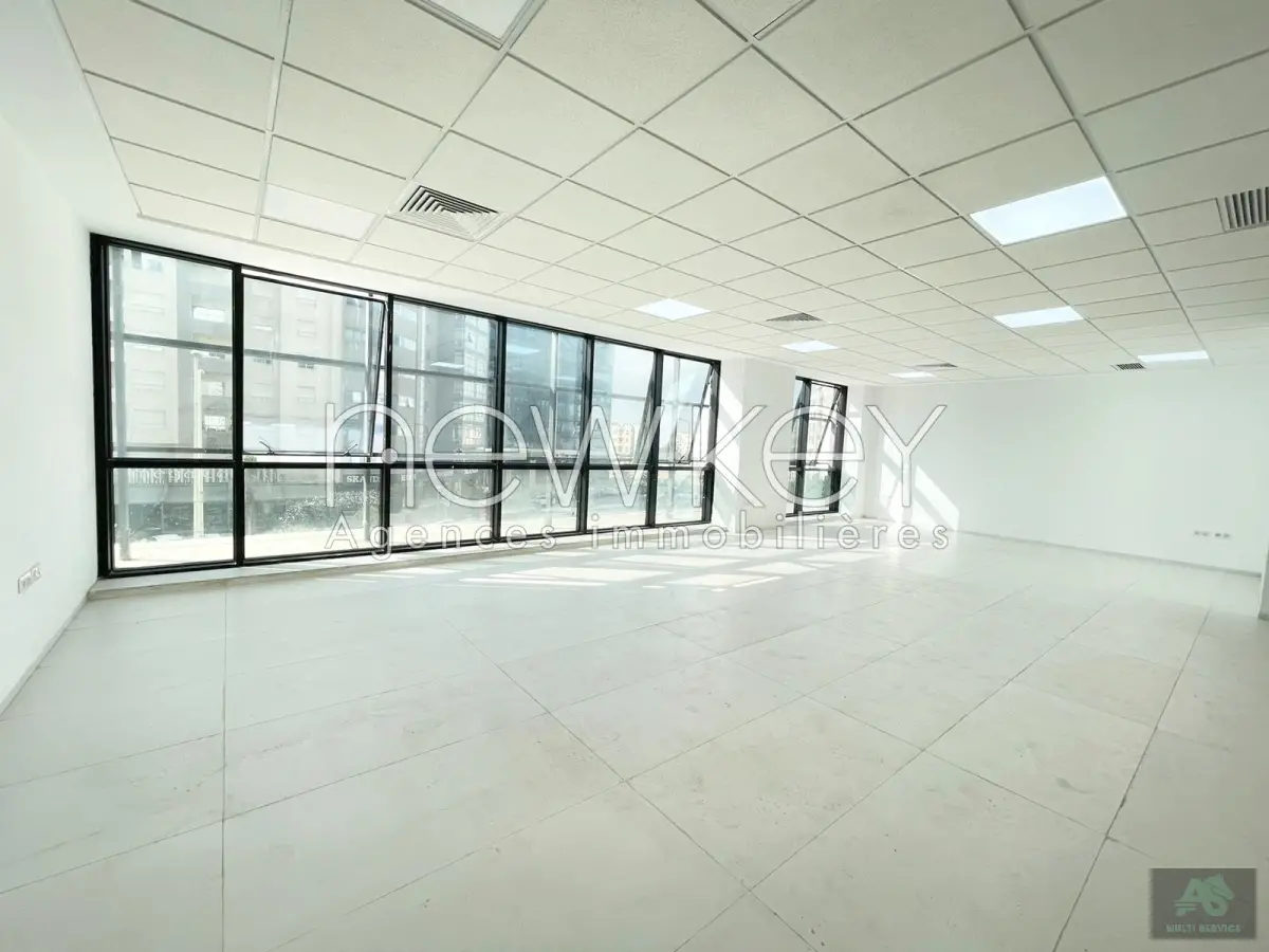 Bureau neuf de 184m² à louer au lac 2