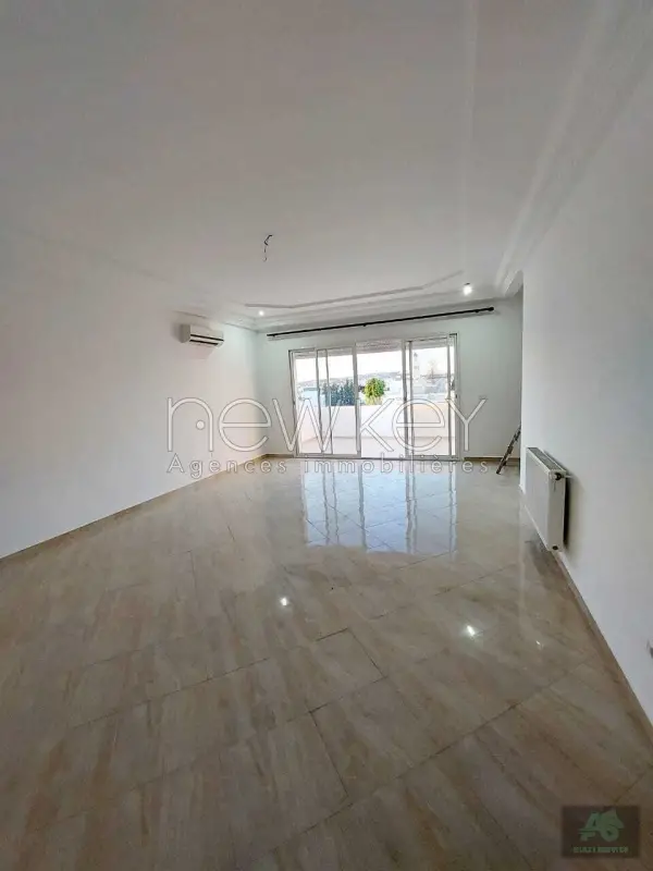 Etage de villa s+4 La Marsa