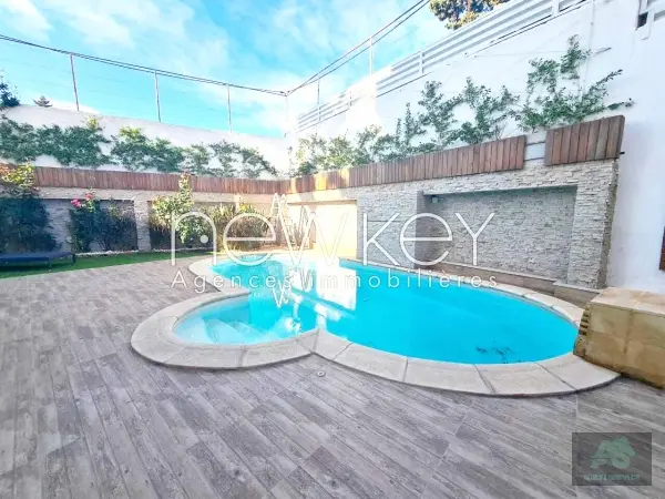 Superbe Duplex avec piscine à vendre à La Soukra