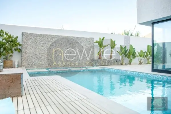 Superbe villa S4 à vendre à La Soukra