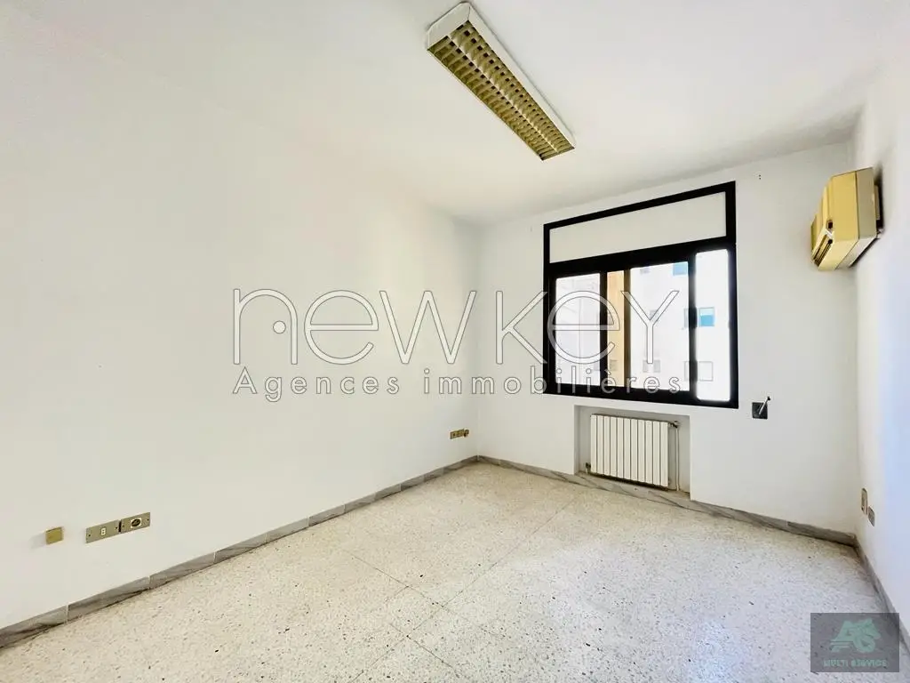 Bureau A6 à vendre aux Berges du Lac 1
