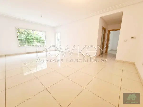 Superbe Appartement S2 avec jardin à La Soukra