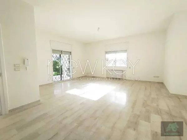 Une Belle villa avec jardin S3 à louer à la Soukra