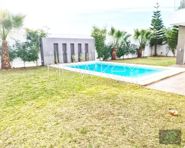 Somptueuse villa avec piscine à vendre à La Soukra