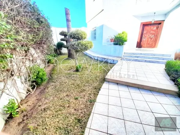 Belle Villa S5 avec jardin à vendre à La Soukra