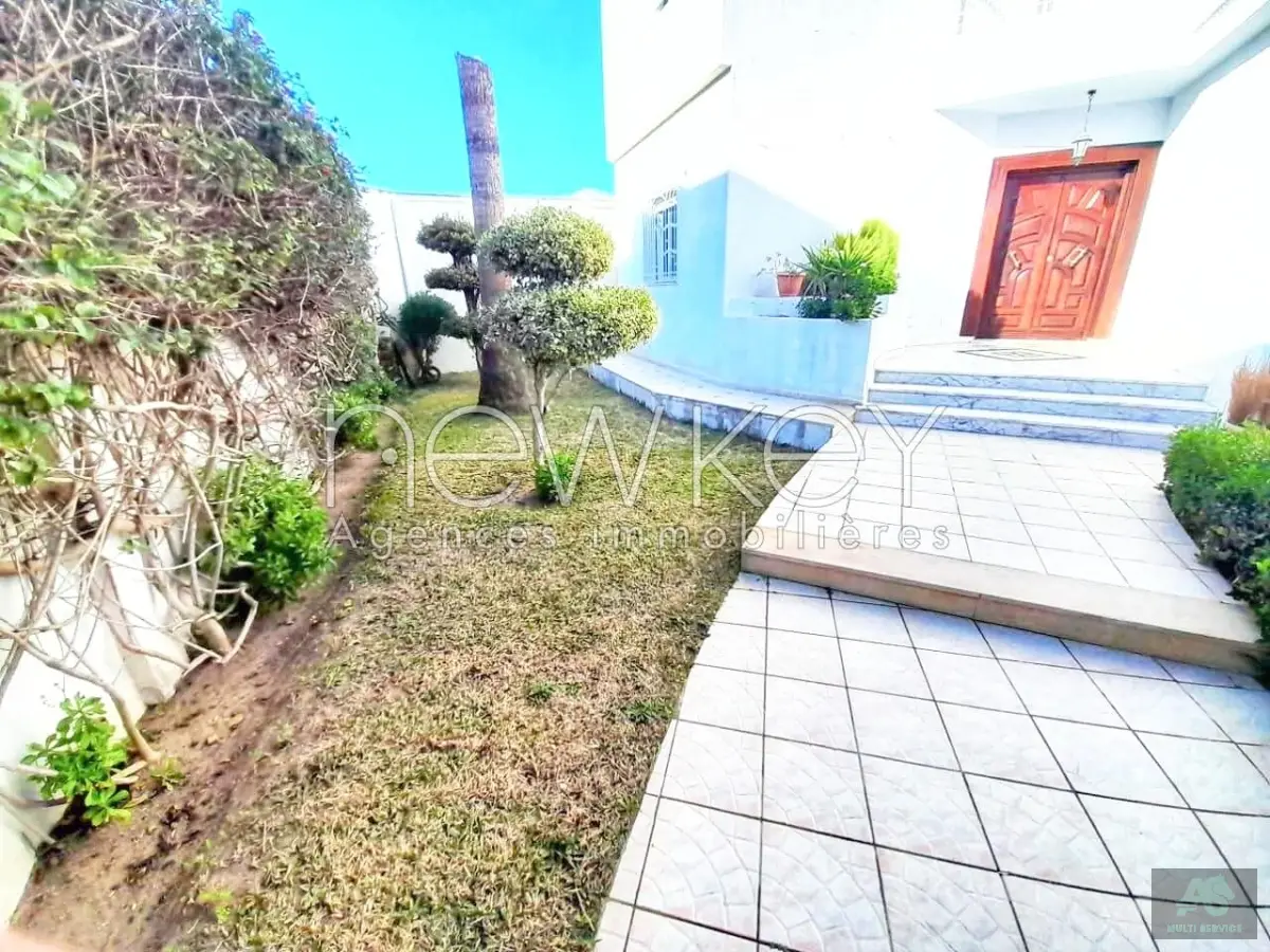 Belle Villa S5 avec jardin à vendre à La Soukra