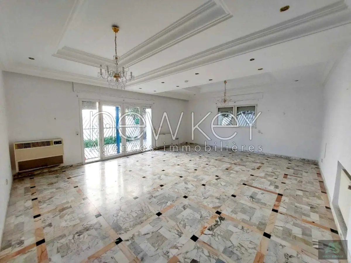 Villa s4 avec jardin à la Marsa