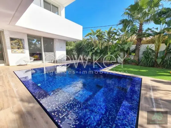 Une Splendide Villa à Louer à La Soukra