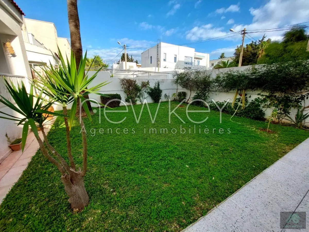 Villa s+5 avec jardin à La Marsa