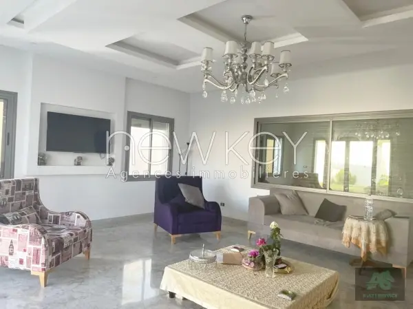 Grande villa à vendre à La Soukra