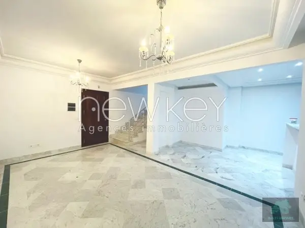 Un Duplex S2 à louer à La Soukra