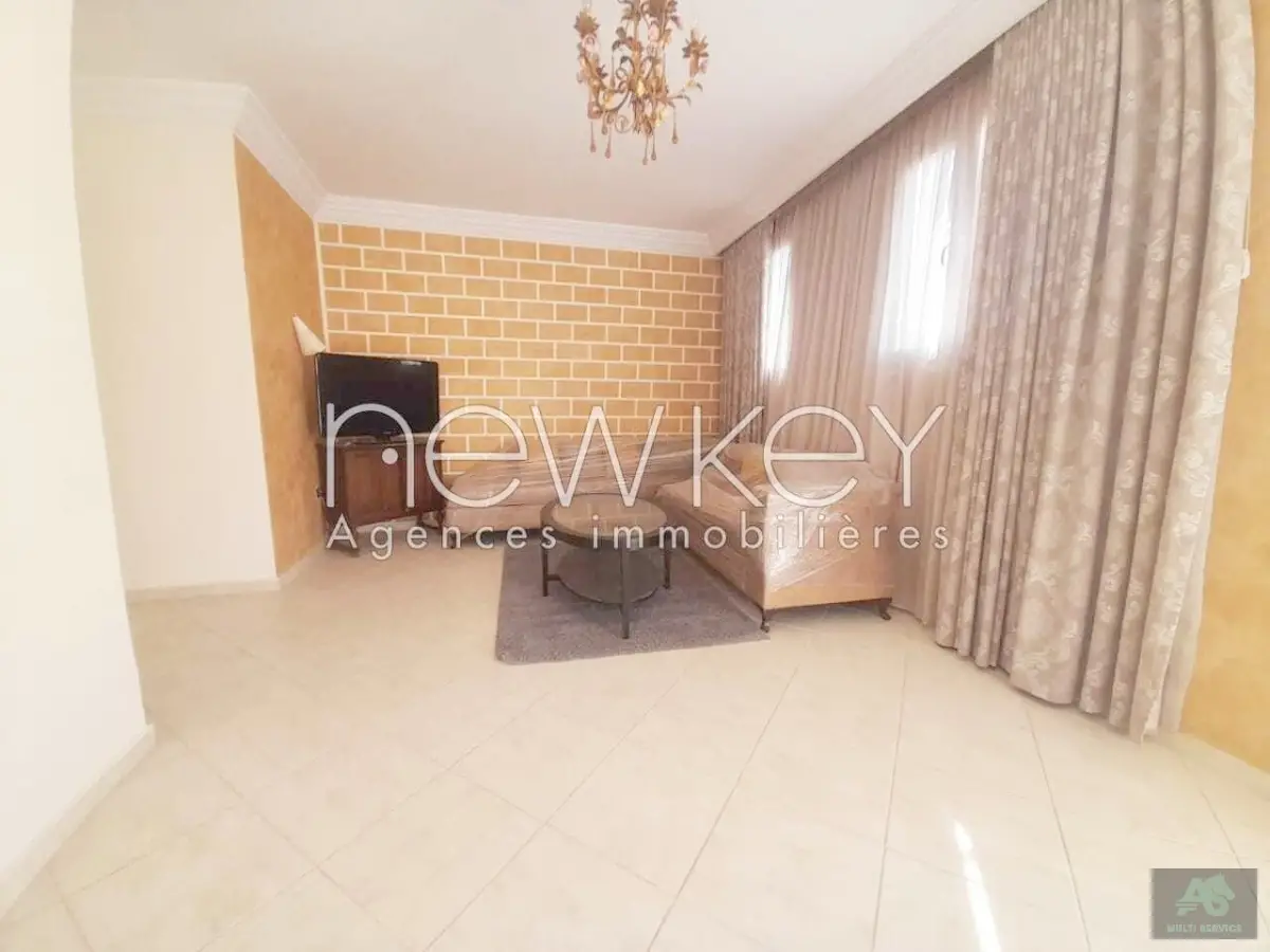 Un étage de villa S3 à louer à La Soukra