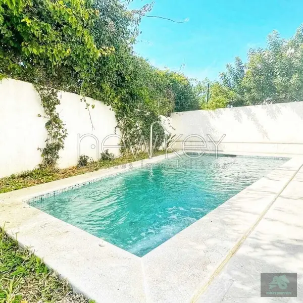 Superbe Duplex avec piscine à vendre à La Soukra