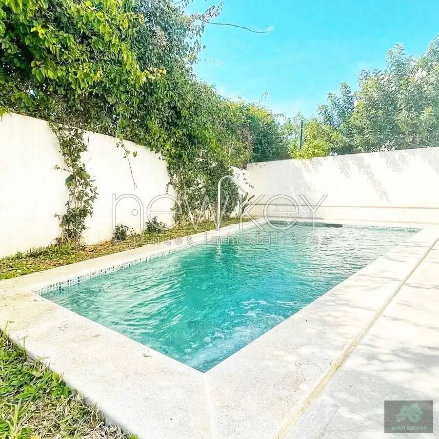 Superbe Duplex avec piscine à vendre à La Soukra