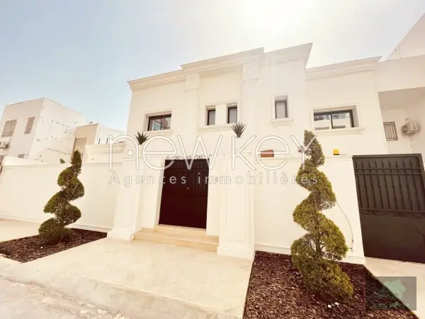 Splendide Villa Neuve à vendre à L'Aouina