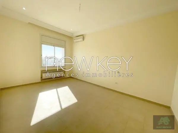 Appartement s+3 à louer sur la route de La Marsa