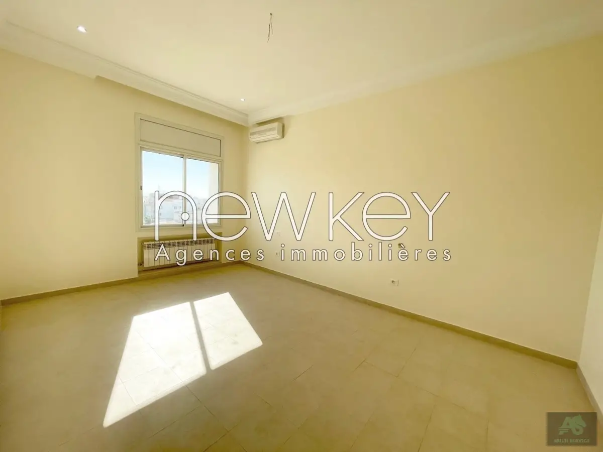 Appartement s+3 à louer sur la route de La Marsa